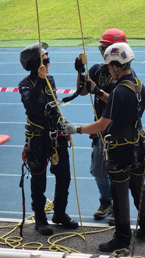 Rope access team checking harnesses and ropes before a demonstration descent