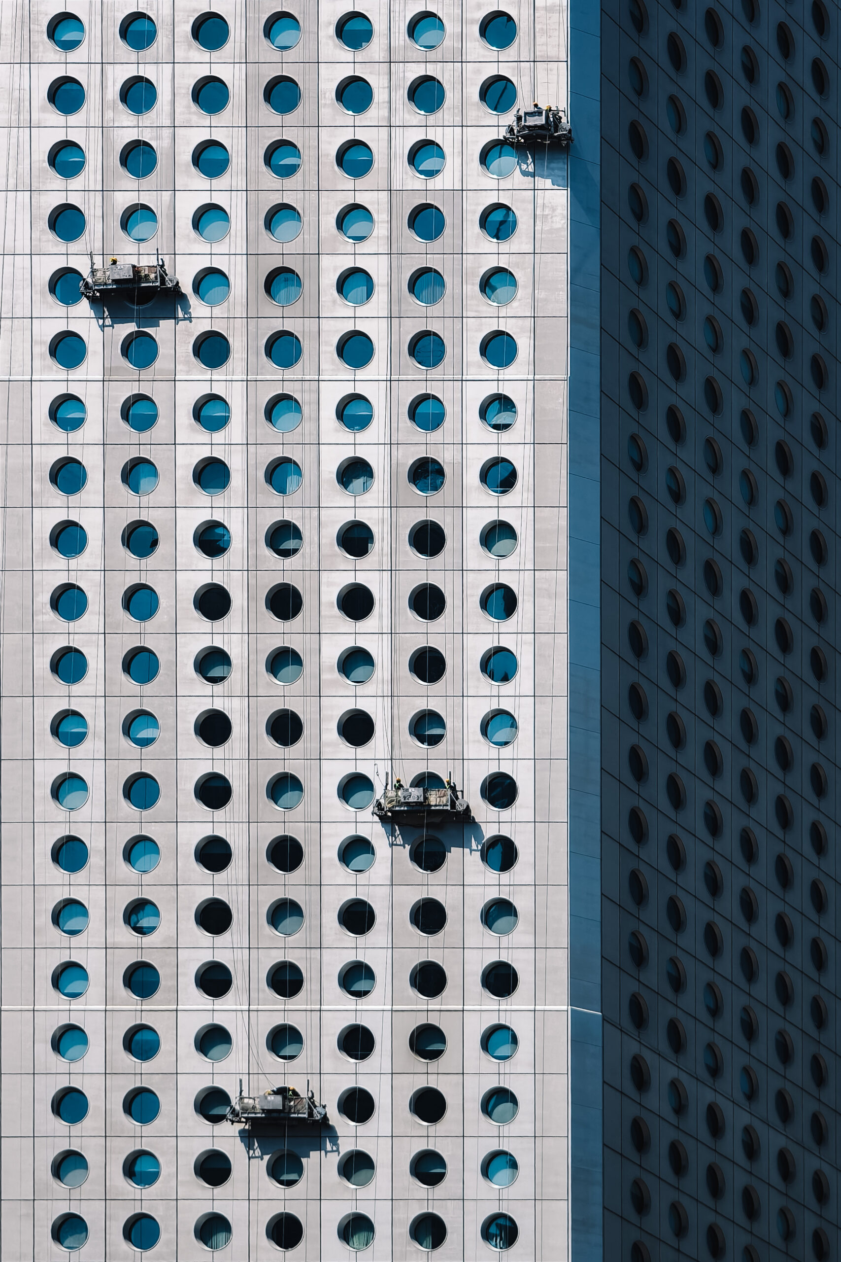 Jardine House daytime façade and suspended working platforms